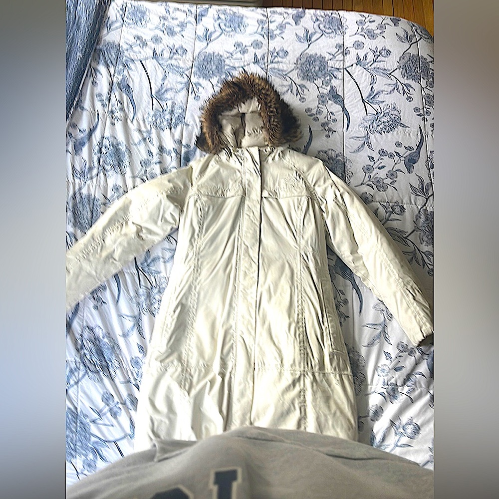 Women’s north face parka - super warm size L